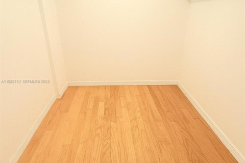 Copropriété à vendre à Miami Beach, Floride: 2 chambres, 235.41 m2 № 2182341 - photo 12
