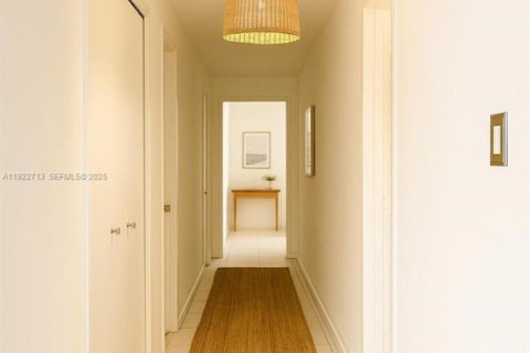 Copropriété à vendre à Miami Beach, Floride: 2 chambres, 235.41 m2 № 2182341 - photo 7