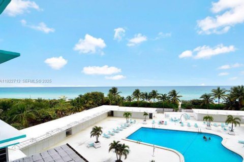 Copropriété à vendre à Miami Beach, Floride: 2 chambres, 235.41 m2 № 2182341 - photo 13