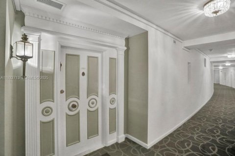 Copropriété à vendre à Miami Beach, Floride: 2 chambres, 235.41 m2 № 2182341 - photo 15
