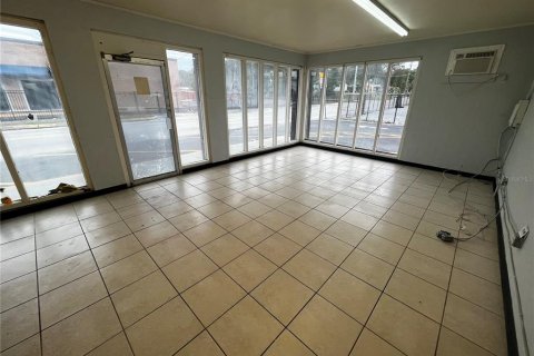 Propiedad comercial en alquiler en Tampa, Florida, 631.46 m2 № 1634518 - foto 18
