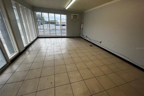 Propiedad comercial en alquiler en Tampa, Florida, 631.46 m2 № 1634518 - foto 17