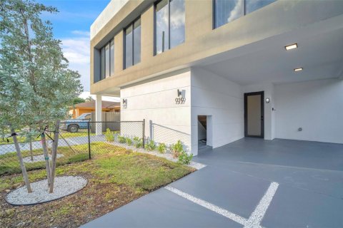 Villa ou maison à louer à Miami, Floride: 3 chambres № 2026864 - photo 2