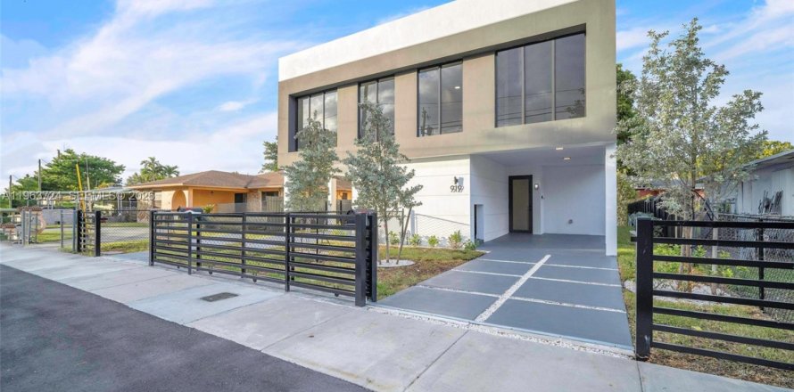 Villa ou maison à Miami, Floride 3 chambres № 2026864