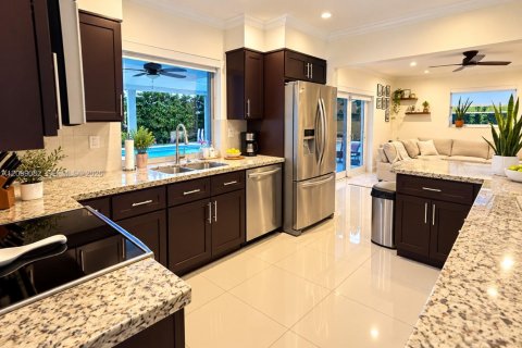 Villa ou maison à louer à Cutler Bay, Floride: 4 chambres, 176.42 m2 № 2397455 - photo 10