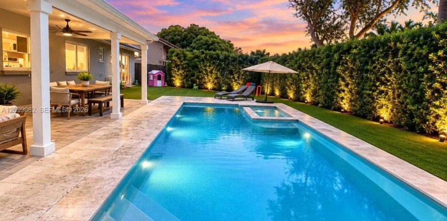 Villa ou maison à Cutler Bay, Floride 4 chambres, 176.42 m2 № 2397455