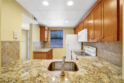 Condo in Sunrise, Florida, 2 bedrooms  № 1891251 - photo 6