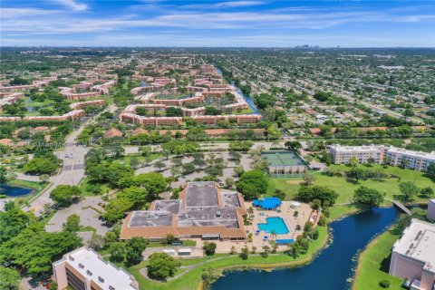 Condo in Sunrise, Florida, 2 bedrooms  № 1891251 - photo 19