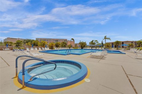 Condo in Sunrise, Florida, 2 bedrooms  № 1891251 - photo 30