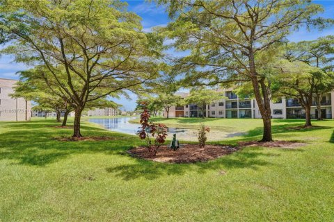 Condo in Sunrise, Florida, 2 bedrooms  № 1891251 - photo 18