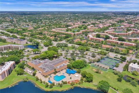 Condo in Sunrise, Florida, 2 bedrooms  № 1891251 - photo 20