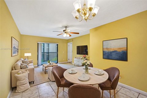 Condo in Sunrise, Florida, 2 bedrooms  № 1891251 - photo 7