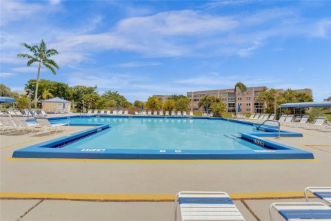 Condo in Sunrise, Florida, 2 bedrooms  № 1891251 - photo 27