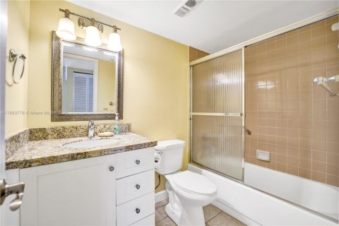 Condo in Sunrise, Florida, 2 bedrooms  № 1891251 - photo 16