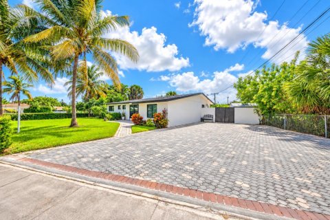 House in Deerfield Beach, Florida 3 bedrooms, 133.41 sq.m. № 2417576 - photo 5