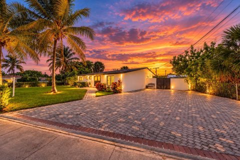 House in Deerfield Beach, Florida 3 bedrooms, 133.41 sq.m. № 2417576 - photo 4