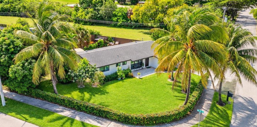 House in Deerfield Beach, Florida 3 bedrooms, 133.41 sq.m. № 2417576