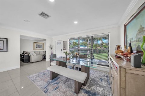 House in Deerfield Beach, Florida 3 bedrooms, 133.41 sq.m. № 2417576 - photo 9