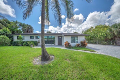 House in Deerfield Beach, Florida 3 bedrooms, 133.41 sq.m. № 2417576 - photo 2