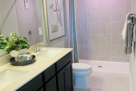 Townhouse in Florida City, Florida 3 bedrooms, 159.33 sq.m. № 1857491 - photo 5