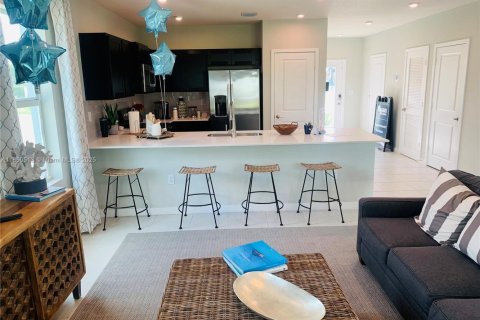 Townhouse in Florida City, Florida 3 bedrooms, 159.33 sq.m. № 1857491 - photo 10