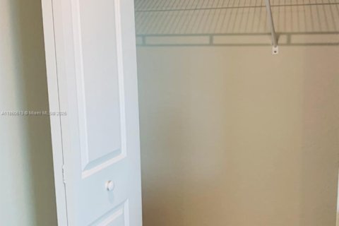 Townhouse in Florida City, Florida 3 bedrooms, 159.33 sq.m. № 1857491 - photo 16
