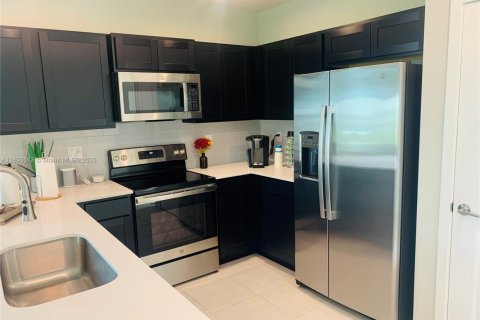 Townhouse in Florida City, Florida 3 bedrooms, 159.33 sq.m. № 1857491 - photo 7