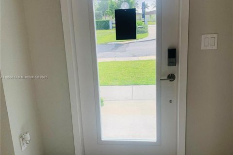 Townhouse in Florida City, Florida 3 bedrooms, 159.33 sq.m. № 1857491 - photo 22