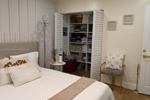 Townhouse in Weston, Florida 3 bedrooms, 130.99 sq.m. № 1693007 - photo 27
