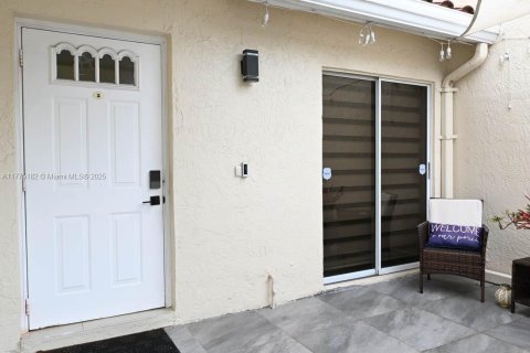 Townhouse in Weston, Florida 3 bedrooms, 130.99 sq.m. № 1693007 - photo 6