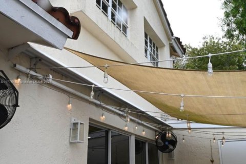 Townhouse in Weston, Florida 3 bedrooms, 130.99 sq.m. № 1693007 - photo 10