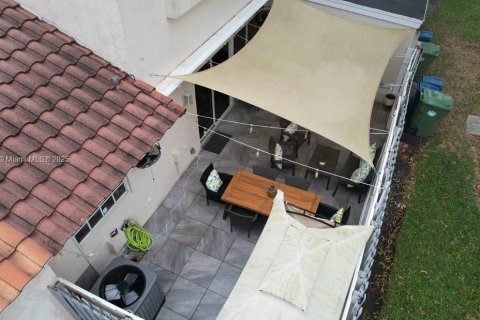 Townhouse in Weston, Florida 3 bedrooms, 130.99 sq.m. № 1693007 - photo 9