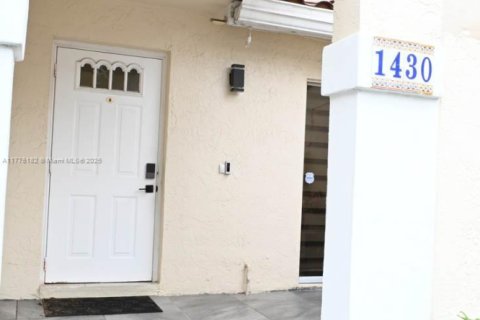 Townhouse in Weston, Florida 3 bedrooms, 130.99 sq.m. № 1693007 - photo 7