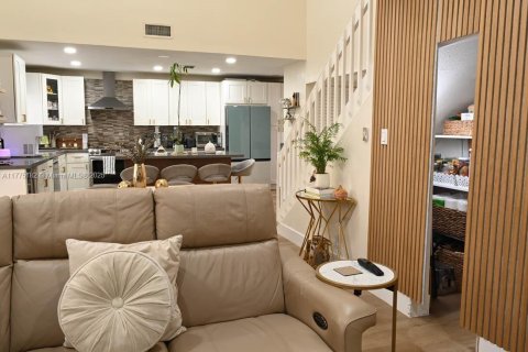 Townhouse in Weston, Florida 3 bedrooms, 130.99 sq.m. № 1693007 - photo 30