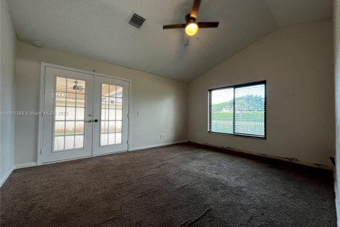 House in Boynton Beach, Florida 2 bedrooms, 169.92 sq.m. № 1953309 - photo 10