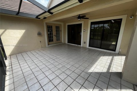 House in Boynton Beach, Florida 2 bedrooms, 169.92 sq.m. № 1953309 - photo 9