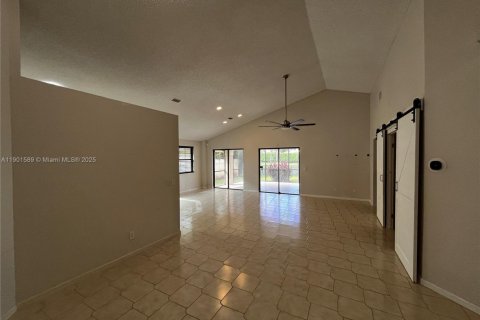 House in Boynton Beach, Florida 2 bedrooms, 169.92 sq.m. № 1953309 - photo 20