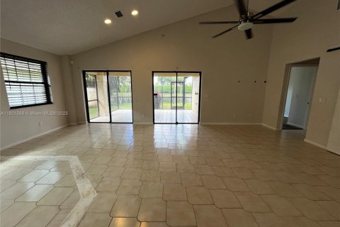 House in Boynton Beach, Florida 2 bedrooms, 169.92 sq.m. № 1953309 - photo 15