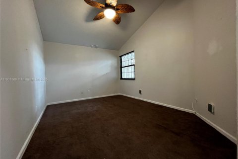 House in Boynton Beach, Florida 2 bedrooms, 169.92 sq.m. № 1953309 - photo 17