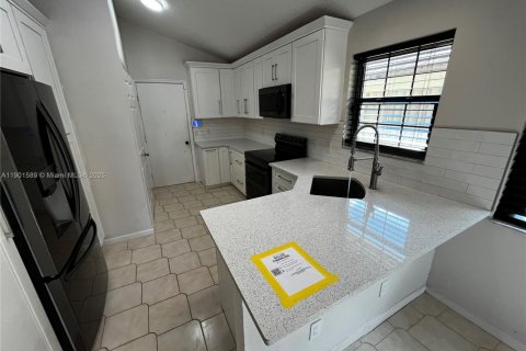 House in Boynton Beach, Florida 2 bedrooms, 169.92 sq.m. № 1953309 - photo 18