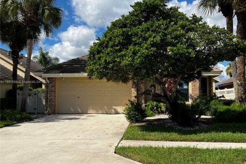 House in Boynton Beach, Florida 2 bedrooms, 169.92 sq.m. № 1953309 - photo 1