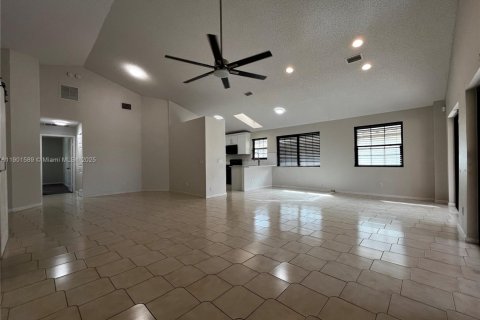 House in Boynton Beach, Florida 2 bedrooms, 169.92 sq.m. № 1953309 - photo 21