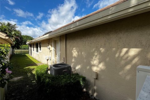 House in Boynton Beach, Florida 2 bedrooms, 169.92 sq.m. № 1953309 - photo 4