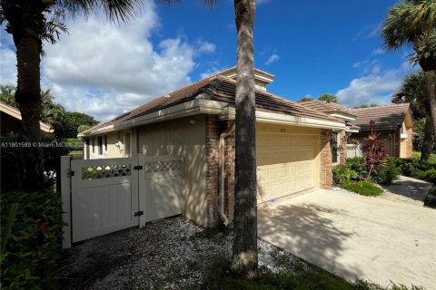 House in Boynton Beach, Florida 2 bedrooms, 169.92 sq.m. № 1953309 - photo 3