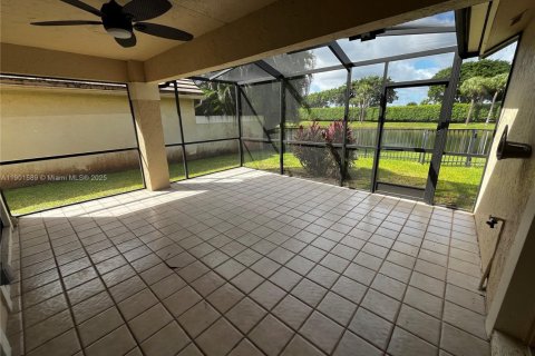 House in Boynton Beach, Florida 2 bedrooms, 169.92 sq.m. № 1953309 - photo 8