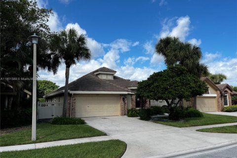 House in Boynton Beach, Florida 2 bedrooms, 169.92 sq.m. № 1953309 - photo 2