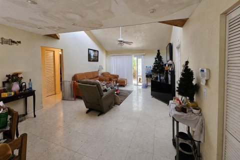 Villa ou maison à vendre à Sarasota, Floride: 4 chambres, 137.59 m2 № 2150157 - photo 4