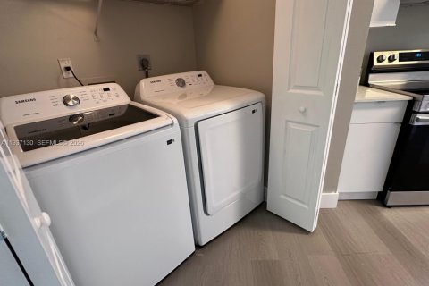 Copropriété à louer à Homestead, Floride: 2 chambres, 107.77 m2 № 1995044 - photo 12