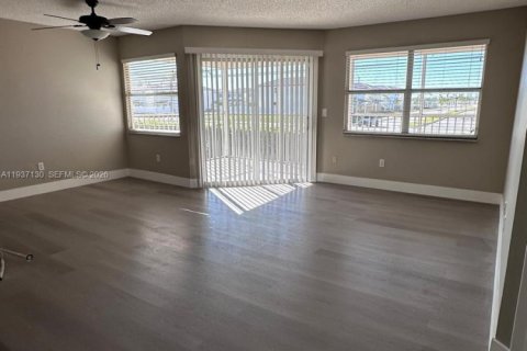 Copropriété à louer à Homestead, Floride: 2 chambres, 107.77 m2 № 1995044 - photo 6