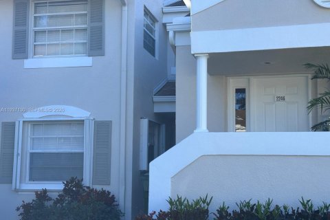 Copropriété à louer à Homestead, Floride: 2 chambres, 107.77 m2 № 1995044 - photo 2